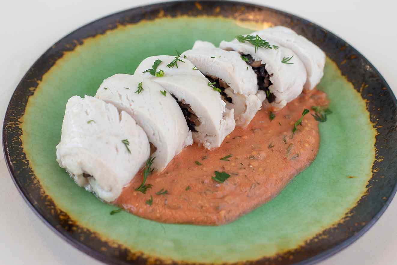 Фото Куриный рулет с грибами и сыром на пару