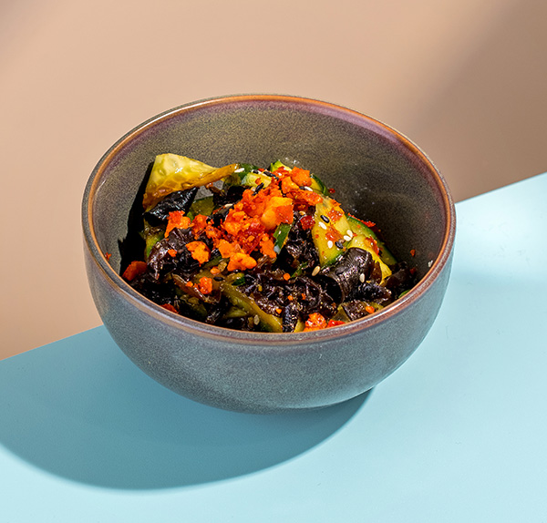 Фото Салат с древесными грибами и огурцом